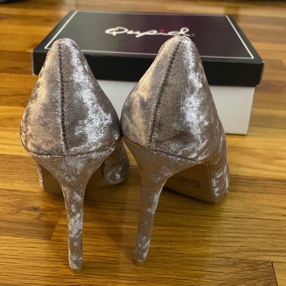 Qupid Women’s Mauve Velvet Heels Size 9 - Picture 3 of 7